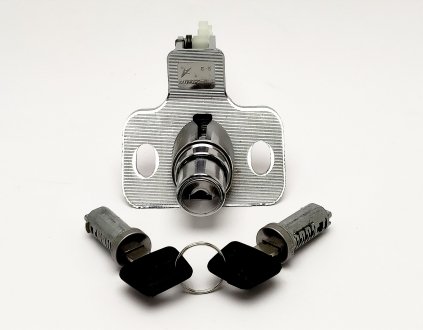 Замок багажника 1118 у зборі FLAGMUS FL-1118-5606070