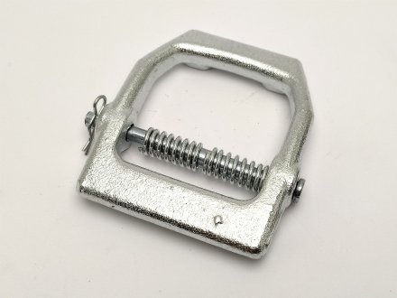 Серьга скобы суппорта 2121 КИТАЙ 2121-3501163-00