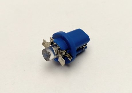 Лампа щитка приладів 2108 LED T5 12V-1LED блакитна в зборі з патроном Квант BL-T5-8,5-12V-1LED-P (5мм с патроном) (фото 1)
