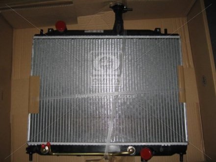 Радиатор охолоджування NISSENS 67504 (фото 1)