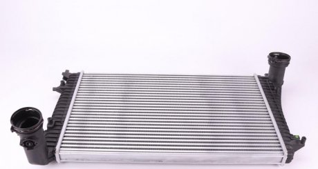 Радиатор інтеркулера VW Caddy III 1.9/2.0 TDI 04-10 NRF 30199 (фото 1)