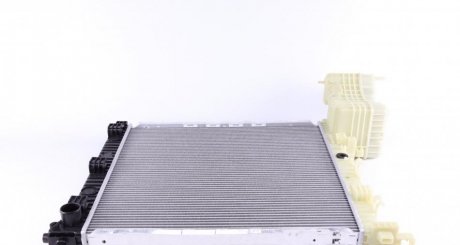 Радиатор охолодження MB Vito (W638) 2.2CDI/2.3TD 96- NRF 50583 (фото 1)