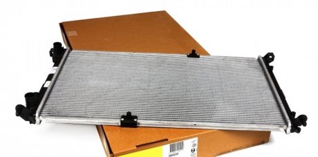 Радиатор охолодження Renault Trafic 2.5dCi 03- (445x780x18) NRF 58330