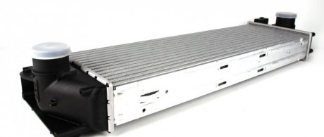 Радиатор інтеркулера MB Sprinter 2.2-3.0 CDI 06- Valeo 817994 (фото 1)